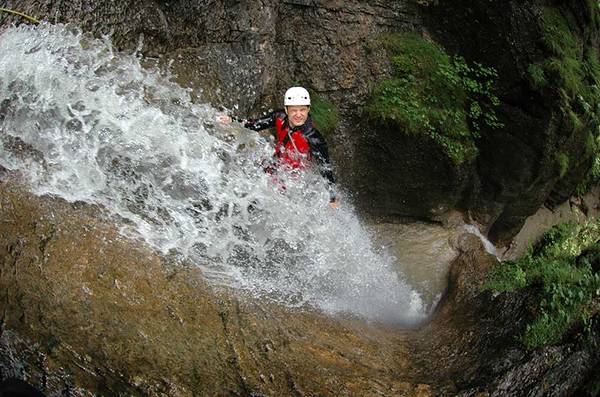 Abseilen im Wasserfall