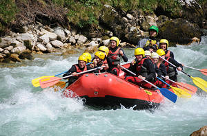 Personen beim Rafting auf der Salza