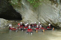 Schulgruppe beim Canyoning