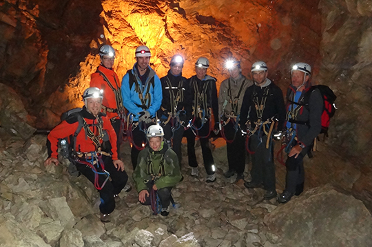 Gruppenfoto in der Hochkarhöhle