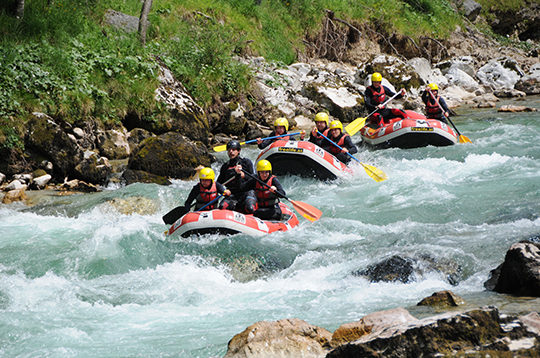 Mini Rafting Gruppe auf der Salza