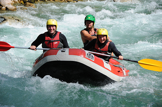 Mini Raftingteam auf dem Fluß